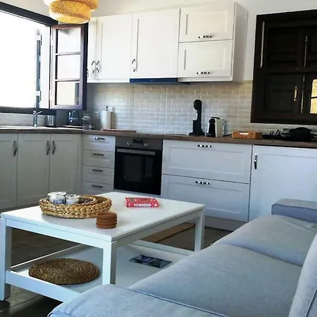 Sea View, Charming House Walkable To Beach Casa de Férias *