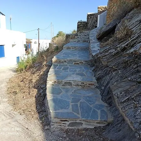 בית נופש Sea View, Charming House Walkable To Beach